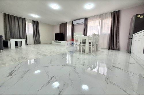 Продава се Къща в Варна, Галата - 730 кв.м за 343 €/кв.м - Снимка #3