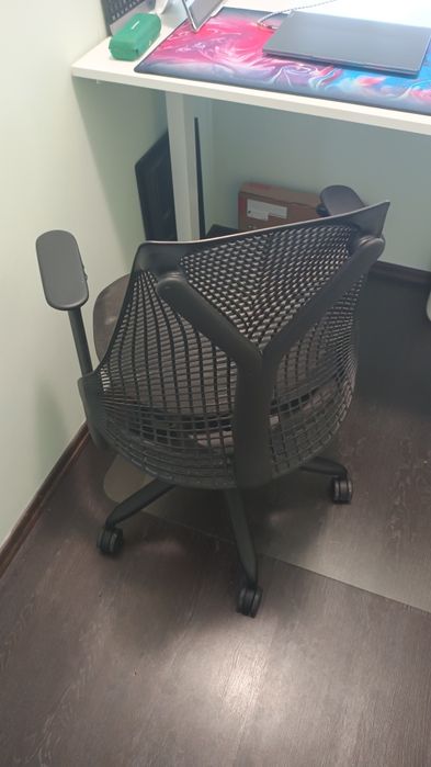 Vând scaun birou Herman Miller Sayl