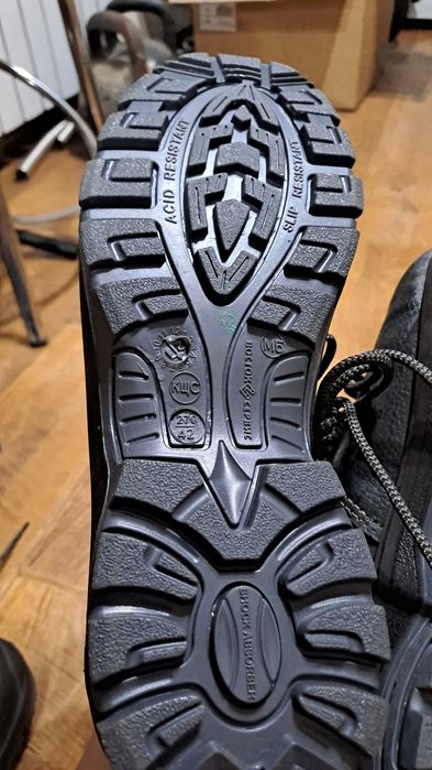 Продам ботинки рабочие