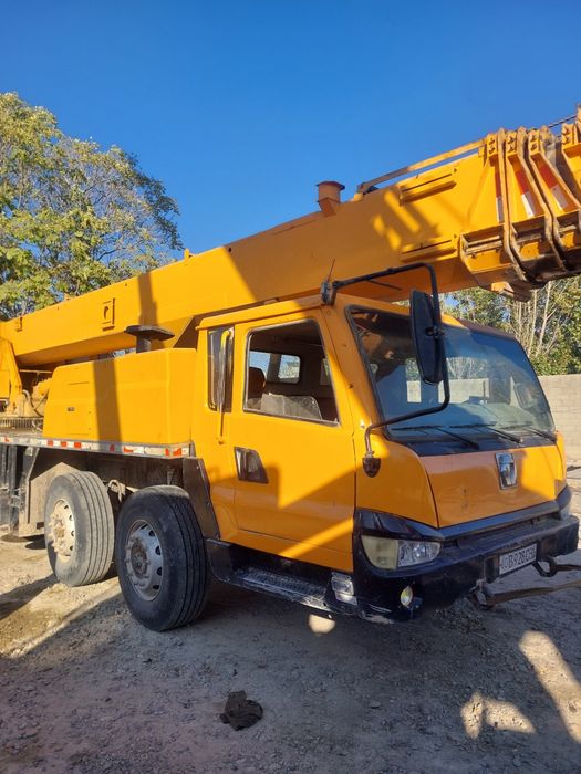 Avto kran xmc 50t