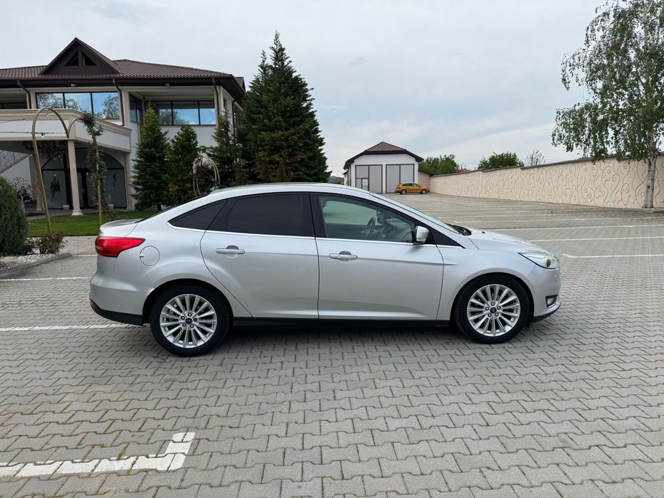 Ford Focus berlina 1.5 diesel   2017