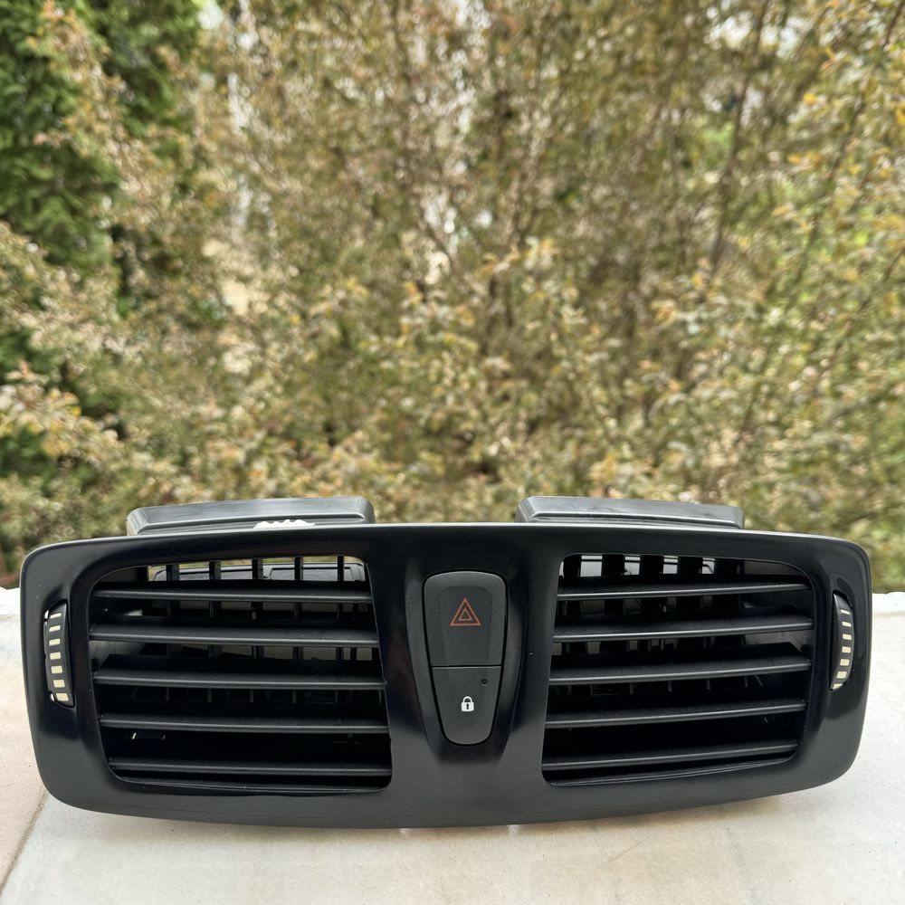 Grilă centrală ventilatie Renault Megane 3