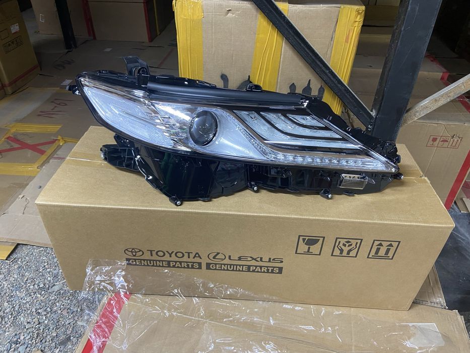 Фара передний Toyota Camry 70