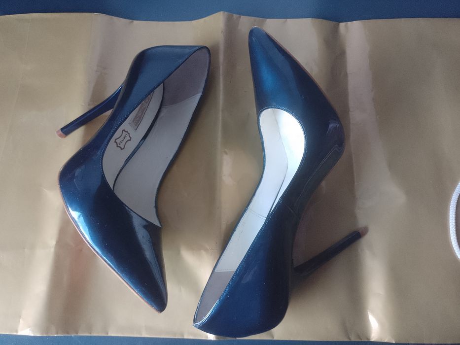 Vand pantofi piele lacuita