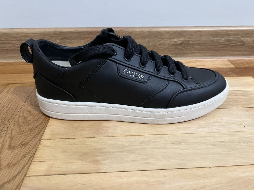 Продавам кецове Guess