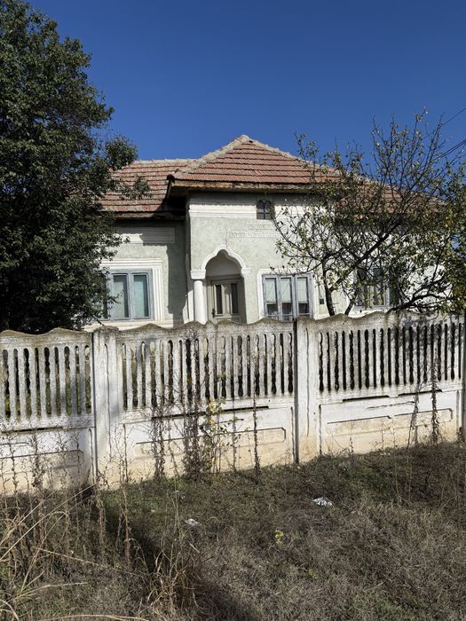 Vand casa cu teren