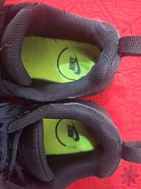 Pantofi sport Nike air max mărimea 40,5 purtați foarte putin 450 lei