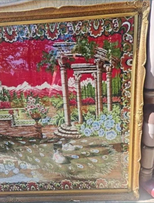 Carpeta Paun inramata stil tablou
1.80 m pe 1.60