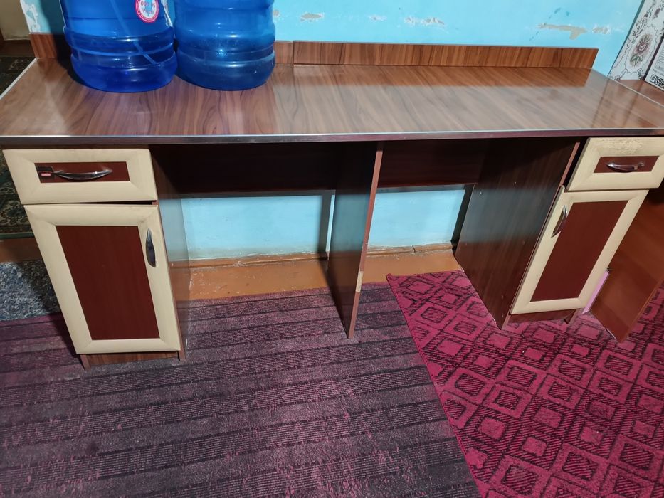 2 ta mebelni stol sotiladi
