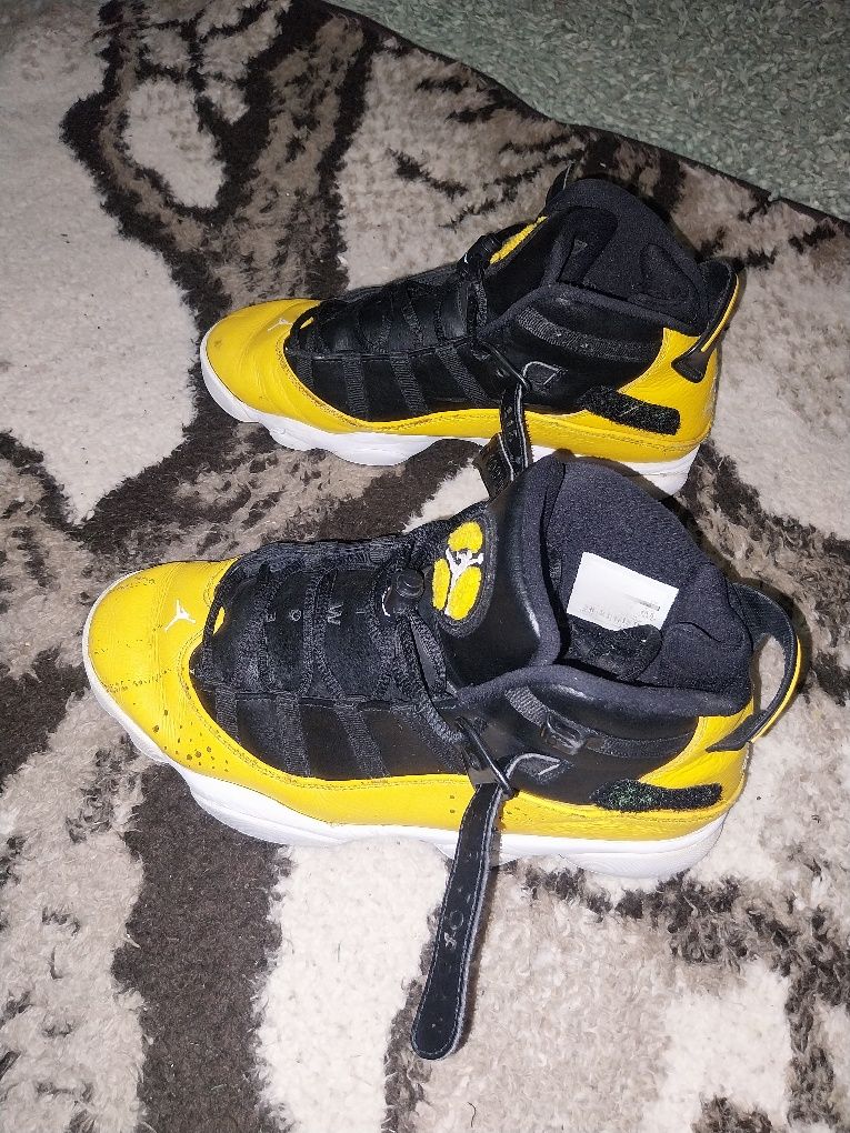 Vând jordan 6 Rings taxi