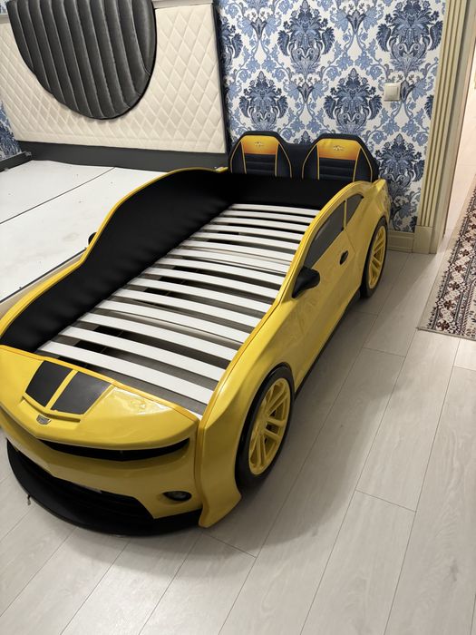 Продается детская кровать машина