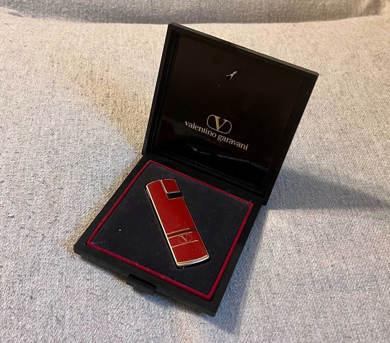 Brichetă Valentino Garavani vintage, metal emailat, cutie originală