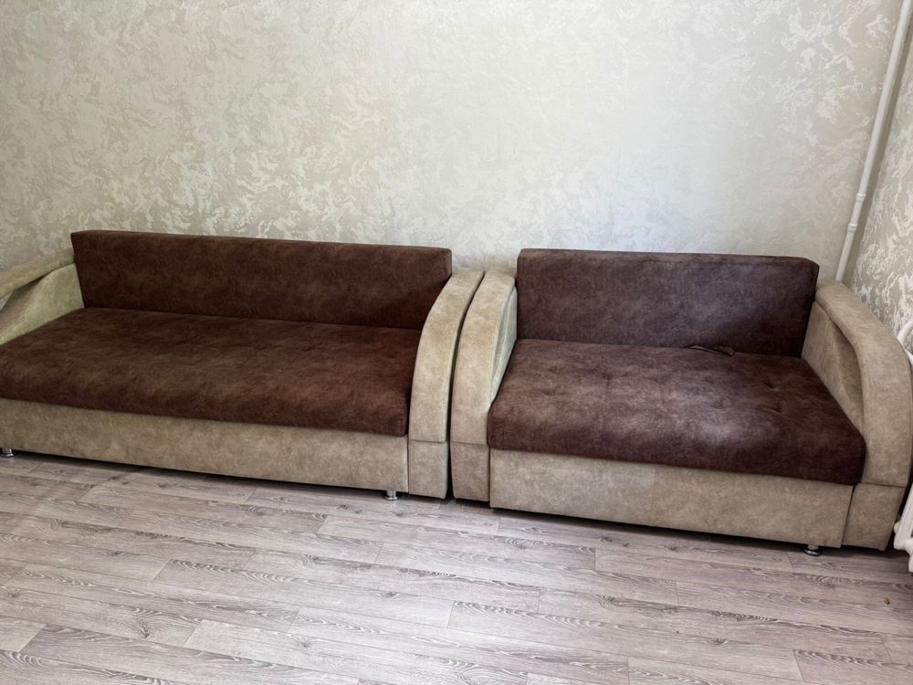 Продам срочно диван в хорошем состояние
