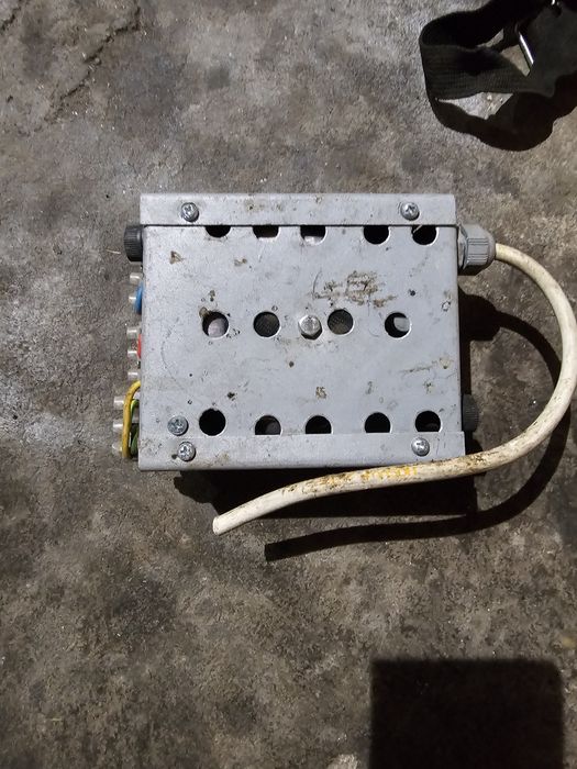 Sursa 65v [trimit prin curier]