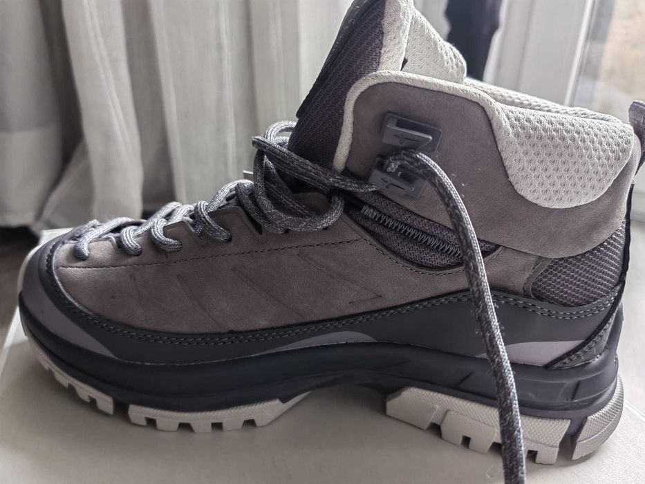 Bocanci  cu membrana GORE-TEX 36 NOI cu eticheta si cutie