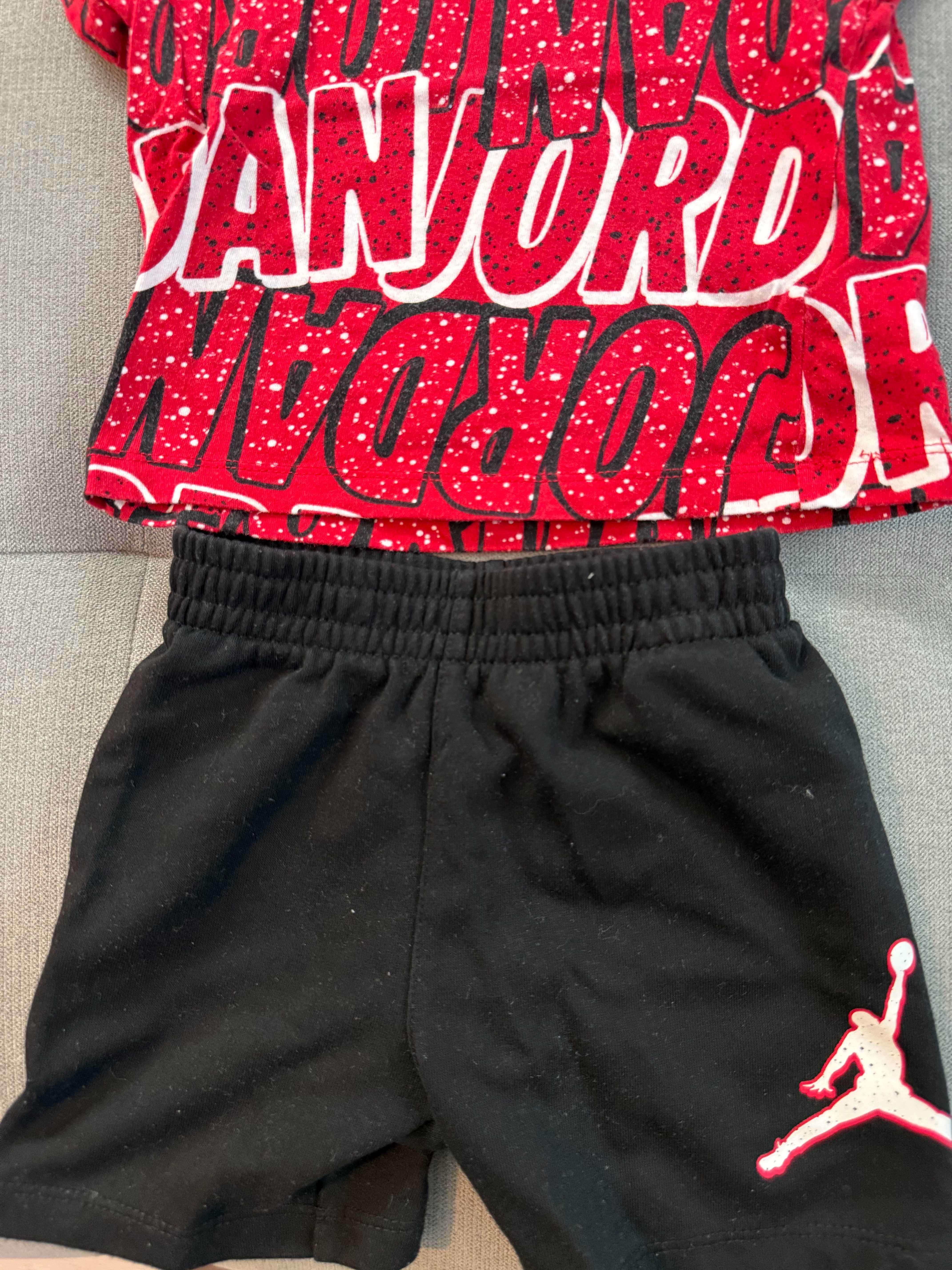 Set Pantaloni scurți + Tricou Jordan roșu/negru, băiat,M86-92, 24 Luni