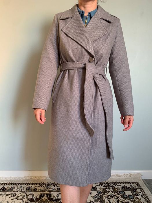 Польто сатылады. Бас киім