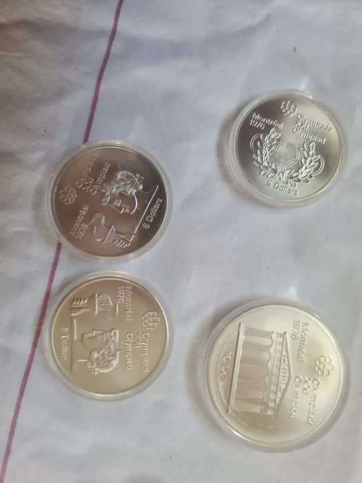 Vind monede si bagnote vechi.