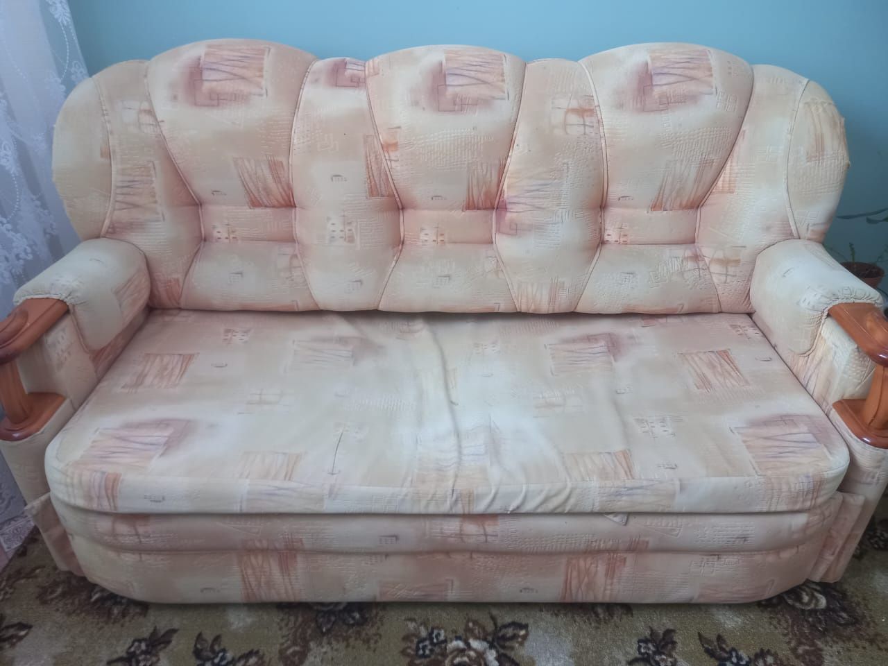 Продам диван с двумя креслами в подарок трельяж