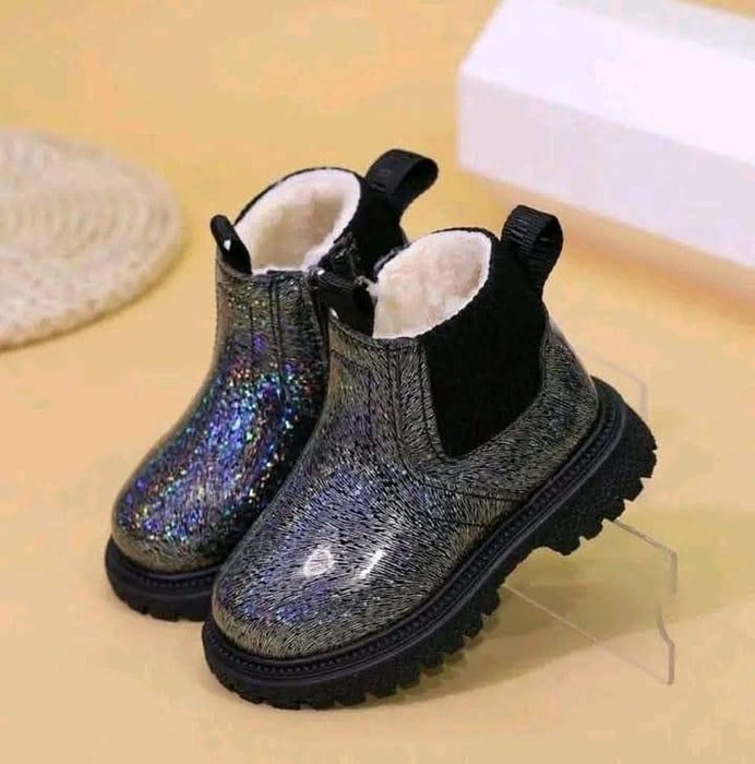 Чисто нови детски боти с дебел пух