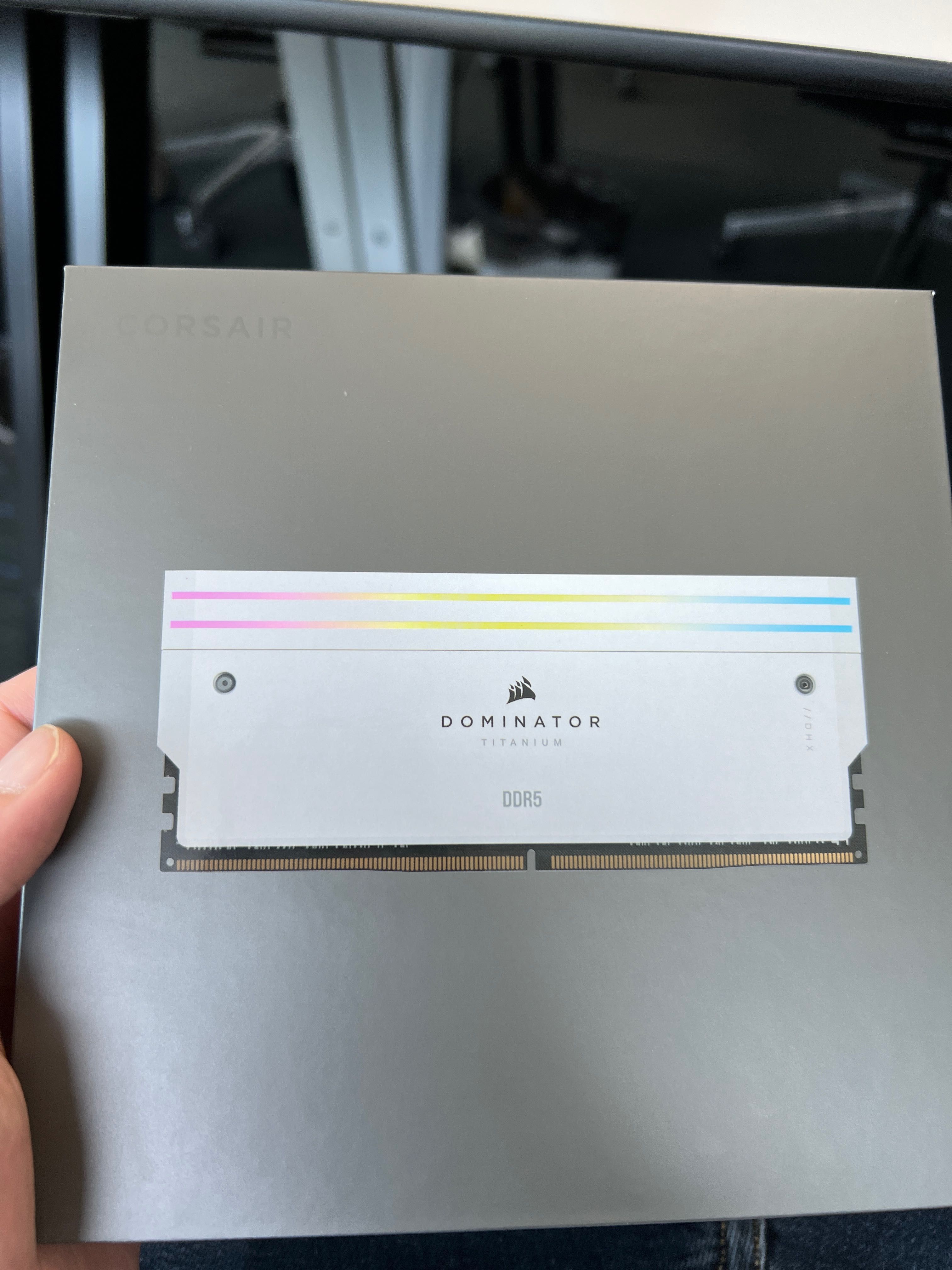 Продам DDR-5 DIMM 48 GB 7200 MHz Corsair Dominator Titanium