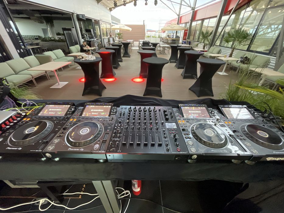 CDJ 3000 cu DJM V10 sau DJM A9