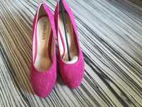 Обувки розови