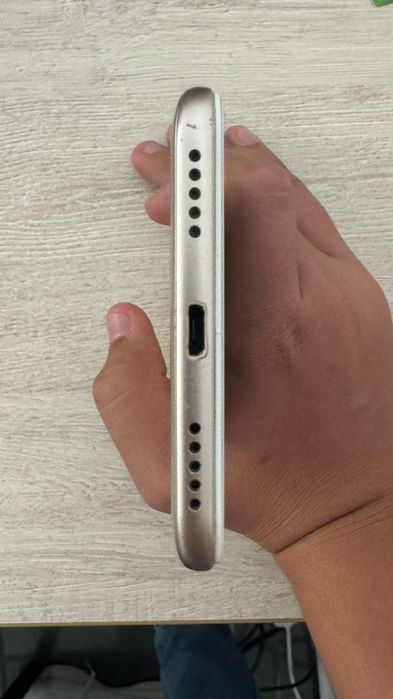 Redmi 5 plus 32gb hotirasi .Karobkasi bor