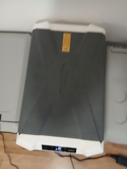 Мобилен хладилник фризер на 12/24/220 волта