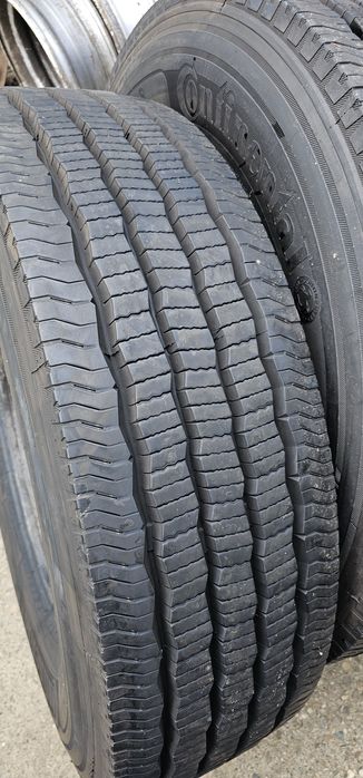 Anvelope 295 80 R 22.5 Continental de direcție și de tracțiune.