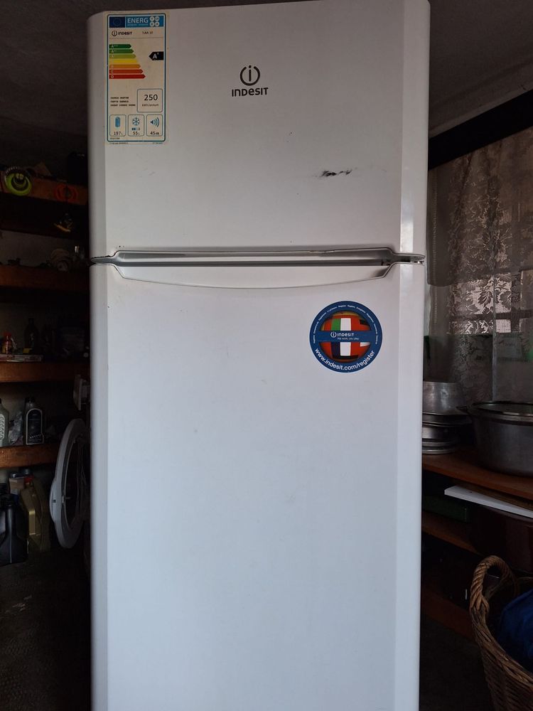 Vand frigider Indesit
