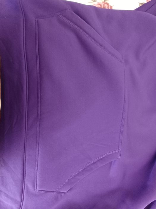 Продавам суитчер UNDER ARMOUR