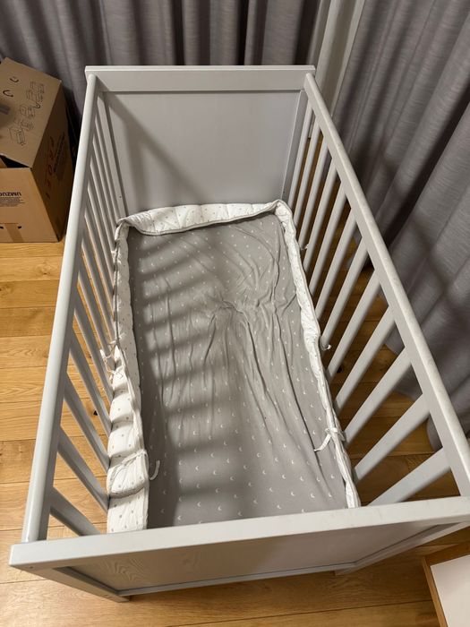 Vand patut bebe Ikea cu saltea si protectie textila