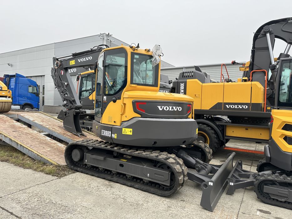 Închiriez Excavator VOLVO 9T cu Operator + Combustibil + Transport