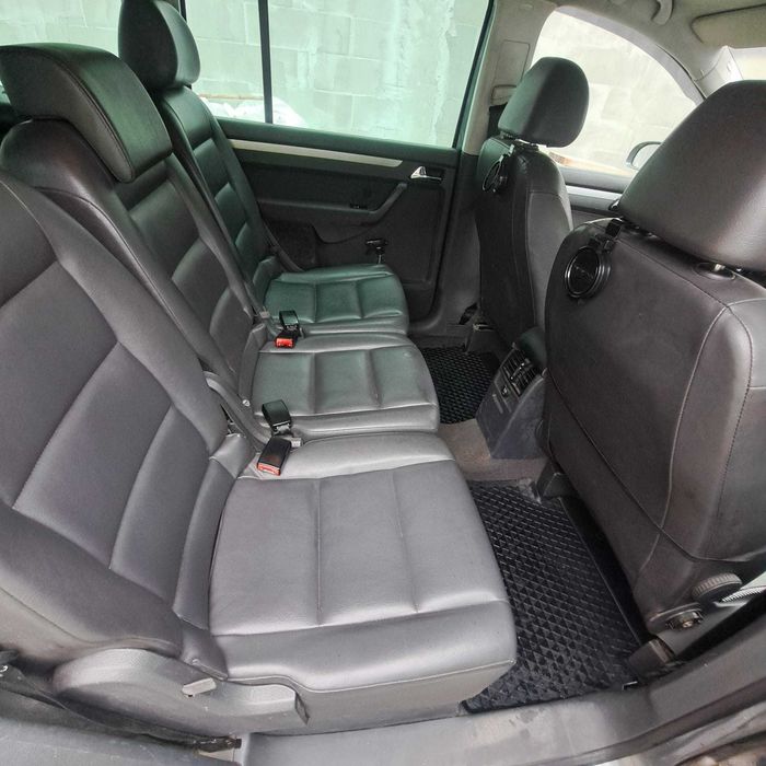 Volkswagen Touran   ieftin.  1900 €