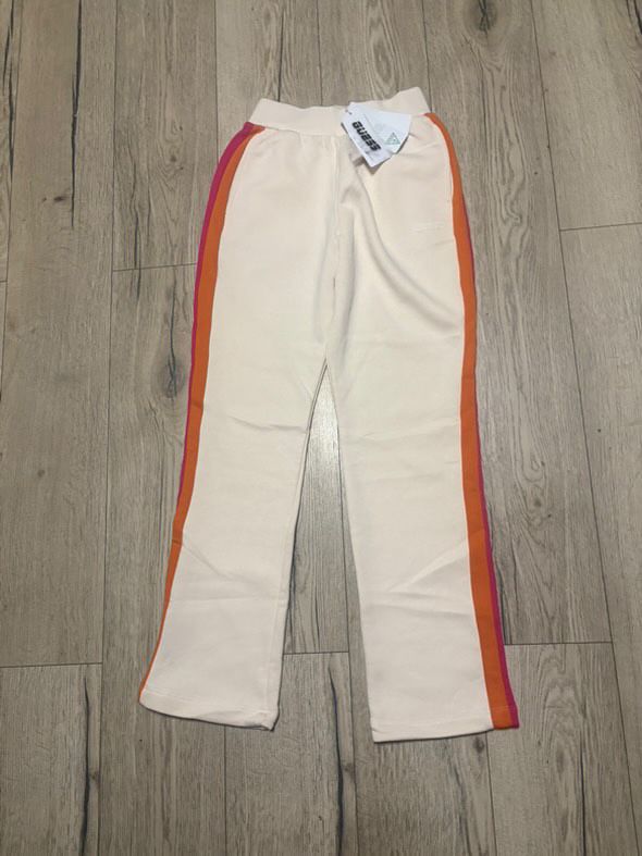 Панталон Guess с етикет