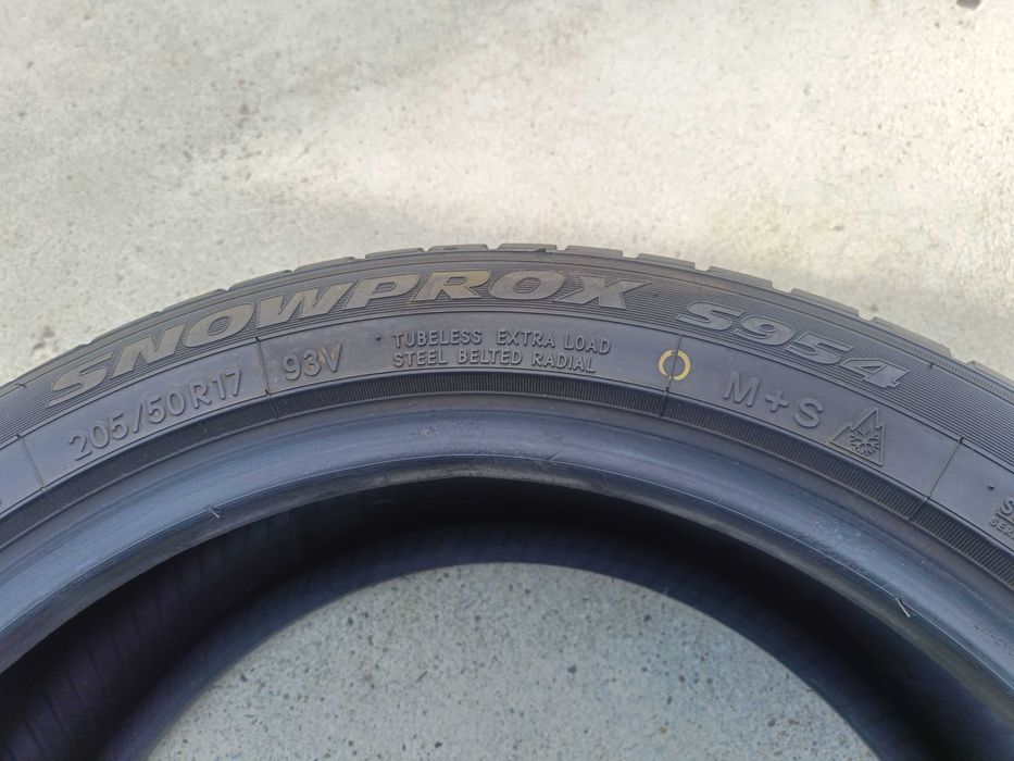 Doua anvelope iarna 205 50 17 toyo snowprox profil de 7,5 mm