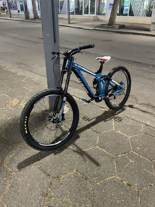 Giant Glory 2018 DH