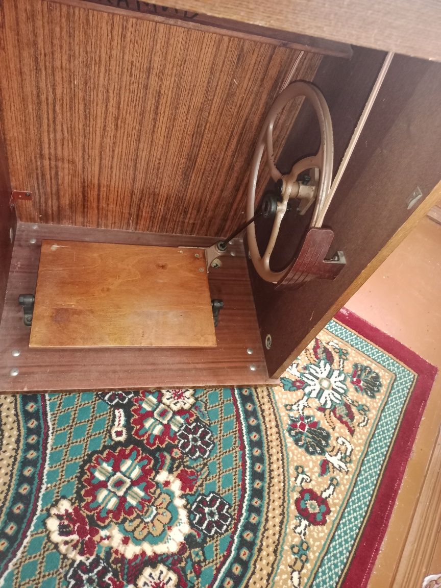 Тикув мошинаси сотилади