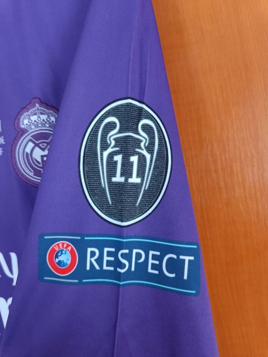 Vând urgent tricou Real Madrid cu Ronaldo