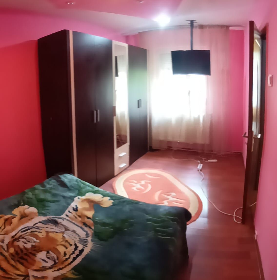 Ofer 2 camere spre închiriere.  Bacau. Str alecu russo.  300 euro