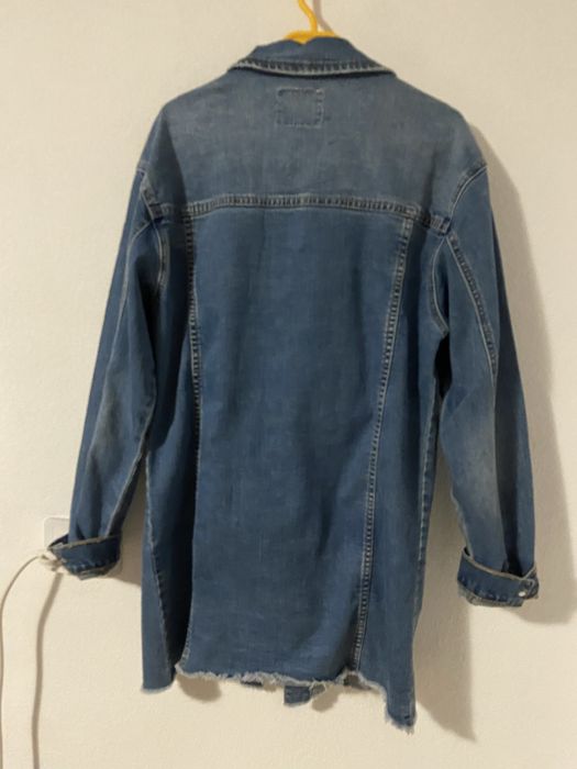 Geaca de blugi lunga si scurta cea lunga este S si cea scurta este XL