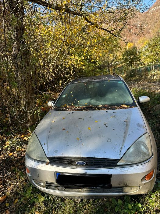 Vand Ford focus pentru  dezmembrare an 2001