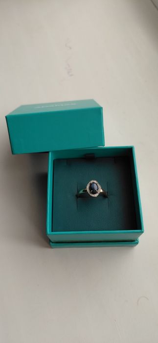 Кольцо золотое с сапфиром и бриллиантами.