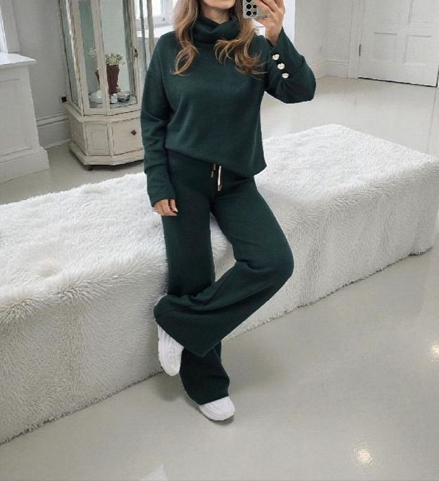 Compleu tricot cu perle la mâneci. Colecție nouă