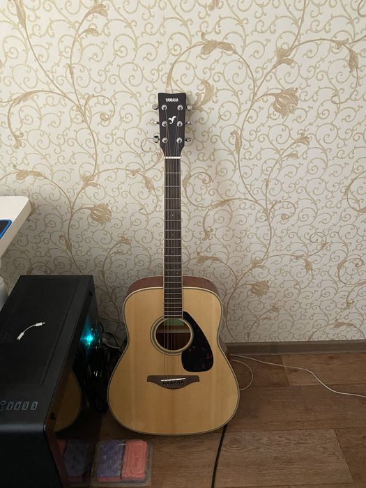 Продам Гитару Yamaha FG820