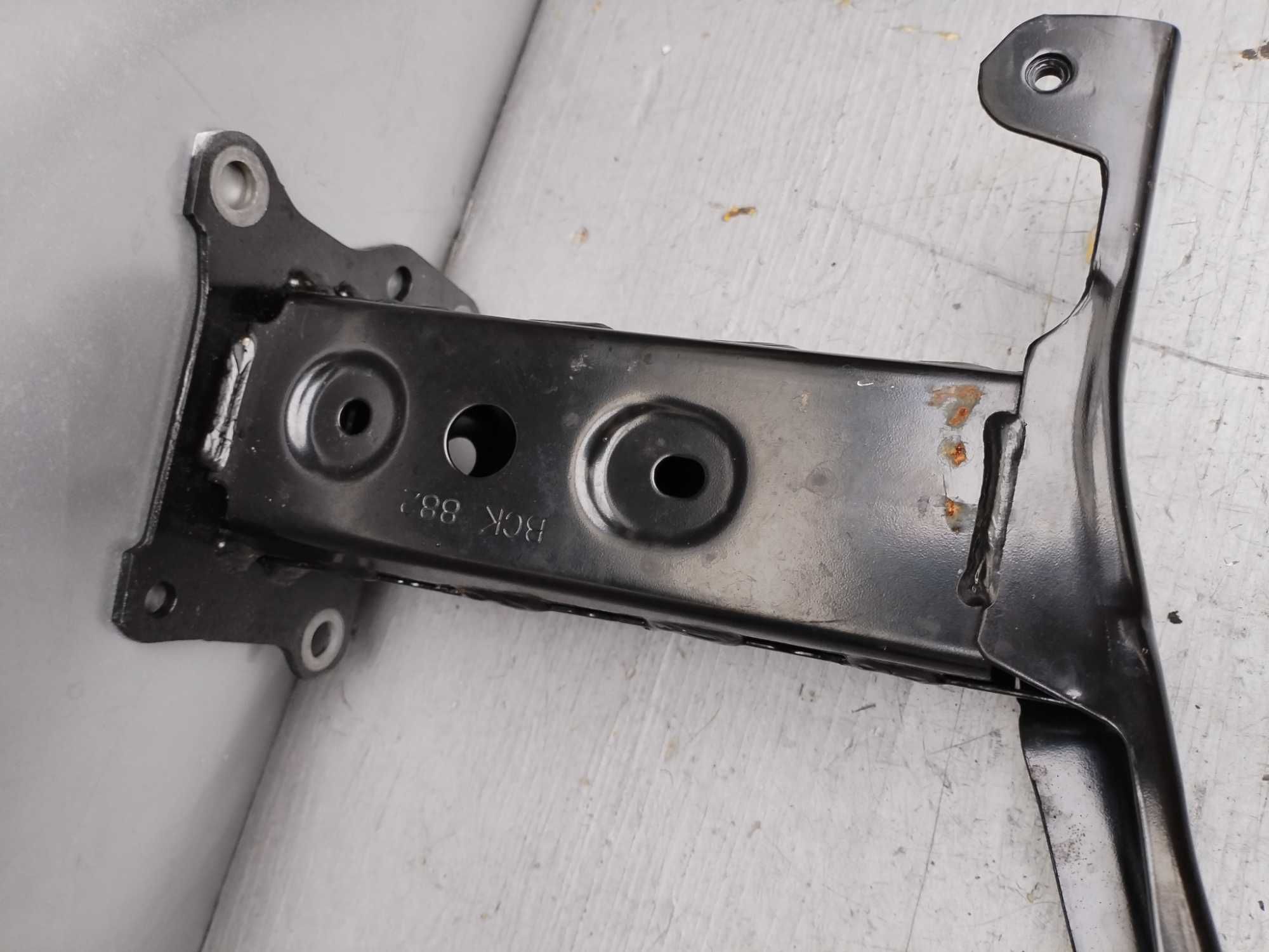 Предна греда броня Мазда цх 30 Mazda cx 30