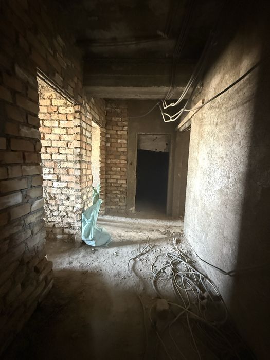 Vokzalda karopka kvartira sotiladi 2 etajda