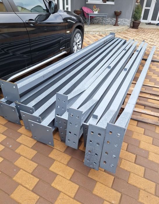 Vand hala din metal 20x10 la 4700 de euro se poate si inveli 
Si avem