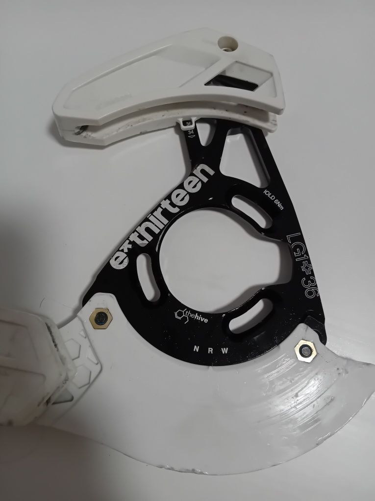 Vând 3 Chain guide e thirteen (LS1+și 2 LG1+) ghidaj lant , întinzător
